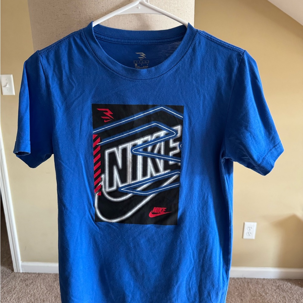 Nike Men's Blue Tee with Graphic Design